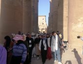 ثقافة الأقصر ينظم جولات لـ110 فتاة من المحافظات الحدودية بمعبد الأقصر.. صور