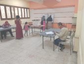 مشاهد الأمومة تسيطر على ثاني أيام الانتخابات فى الوراق قبل ساعة الراحة.. صور