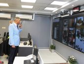 محافظ أسوان يتابع سير الانتخابات من داخل مركز سيطرة الشبكة الوطنية