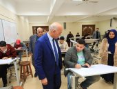 رئيس جامعة كفر الشيخ يتفقد امتحانات الفصل الدراسي الأول وكنترولات كلية الهندسة