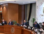 رئيس الوزراء يتابع تيسير الإجراءات وتسهيل دخول السائحين