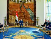 فيفا يشيد بالبنية التحتية الرياضية فى مصر وخبرتها لتنظيم البطولات العالمية.. صور 