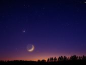 حالة نادرة للبرق مع حلقات حمراء ضخمة تضىء جبال الألب