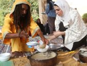 "التلبينة النبوية" جزيرة هيسا النوبية تحتضن رحلة البحث عن السعادة والطمأنينة.. السيدة عائشة توصي من أصابه حزن بها.. تجم القلب وتدخل السرور.. والمشاركون: تُصنع من الشعير واللبن ويضاف لها العسل والمكسرات