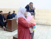 مشاهد من محاكمة قاتلة زوجها وأطفاله الـ6 فى المنيا.. بالبدلة الحمراء وتحمل طفلها