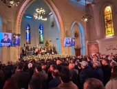 بدء احتفال الطائفة الإنجيلية بعيد الميلاد المجيد في كنيسة قصر الدوبارة.. صور 