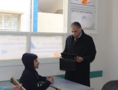 مدير تعليم الجيزة يتفقد امتحانات أولى ثانوى فى مادة البرمجة ببولاق الدكرور.. صور