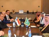 وزير الخارجية يؤكد لنظيره السعودى أهمية التوصل لتسوية سياسية شاملة عبر حوار يمني–يمني