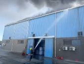 أمن الجيزة يعاين مصنع اشتعل به حريق فى مدينة 6 أكتوبر