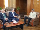 نقيب المحامين يلتقى محافظ السويس لبحث إنهاء أزمة أرض ملاعب النقابة الفرعية