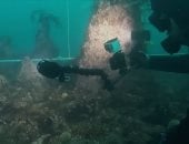 اكتشاف جدار حجري عمره 7 آلاف عام تحت البحر بسواحل فرنسا