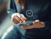 إتيكيت الواتساب.. ما تبالغش فى الإيموجى والإضافة للجروبات مرفوضة