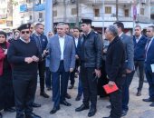 محافظ الإسكندرية لمقهى مخالف: «انت عامل قاعدة للناس تفرش وتشيش».. فيديو