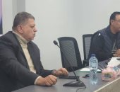 خالد فتحى رئيس اتحاد كرة اليد يشهد دراسة ترقي المدربين