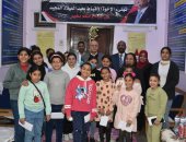 محافظ الأقصر يقدم التهانى والعيديات لأطفال الجمعيات بعيد الميلاد المجيد.. صور