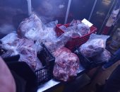 بيطرى الأقصر وحماية المستهلك يضبطان 135 كيلو كبدة ولحوم غير صالحة.. صور