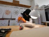 حرفة النقش على الصخور في العُلا.. إرث حضاري سعودي تتناقله الأجيال عبر العصور