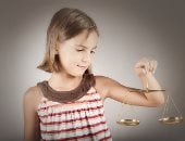 احذر تزوير بيانات مولود أو قيد ميلاده مرتان .. تعرضك للمسائلة 