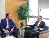 الكاتب شريف سعيد يزور اليوم السابع.. وصحفيو المؤسسة يحتفون بإبداعه.. صور