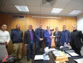 عبد الفتاح عبد المنعم يكرم الكاتب شريف سعيد بعد حصوله على جائزة نجيب محفوظ