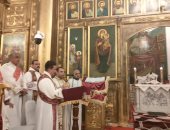 أقباط إسنا يؤدون قداس عيد الميلاد المجيد في كنيسة العذراء مريم