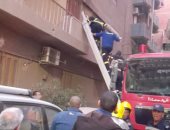 آخر تطورات الحالة الصحية للمصابين بحريق مركز علاج الإدمان ببنها.. تحسن وخروج 3 مصابين من المستشفى.. ضبط مدير المركز.. فريق من النيابة يعاين الموقع.. وانهيار أسر ضحايا الحريق أثناء تسلم الجثامين.. فيديو