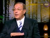 أستاذ علم اجتماع سياسي: السوشيال ميديا عمقت الفجوات الثقافية وخلقت صراعًا جيليًا