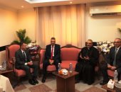 محافظ أسوان ووفد رسمي يهنئ الأقباط بعيد الميلاد المجيد.. صور