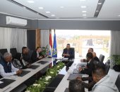 محافظ أسوان يوضح الحلول العاجلة والجذرية لمشكلة الصرف بالكرور