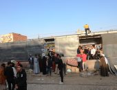 حملة لإزالة الأكشاك العشوائية بمنطقة السيل بأسوان لمنع حوادث القطارات