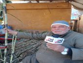 عم الشربيني.. 50 سنة في بيع قصب السكر ورسم البسمة على وجوه أطفال الشرقية