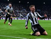 نيوكاسل يونايتد ضد ليدز.. هدف بارنز يدخل تاريخ الدوري الإنجليزي