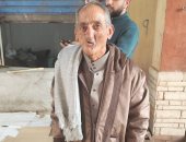 عمره 85 عاما.. عم سيد يبحث عن رزقه في سوق الجمعة فى الإسماعيلية بـ البراويطة