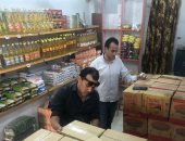 تموين الإسكندرية تضبط أحد المنافذ لتصرفه فى طن سكر و1500 زجاجة زيت