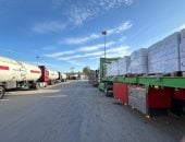 الهلال الأحمر المصرى يدفع بـ118 ألف سلة غذائية و30 ألف قطعة ملابس إلى غزة