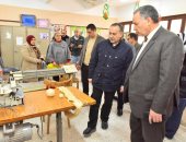 محافظ أسيوط يتفقد مدرسة الأمل الفنية الثانوية بنات للصم وضعاف السمع