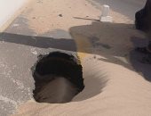 محافظ مطروح يوجه بسرعة إصلاح حفرة على كوبرى رأس الحكمة .. صور