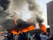 نشوب حريق بمخزن المواسير البلاستيك فى قرية بالمنوفية والحماية تحاول السيطرة.. فيديو وصور
