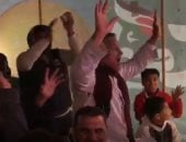 فرحة جنونية بمركز شباب محمد صلاح بعد إحراز هدف التقدم لمنتخب مصر أمام كوت ديفوار