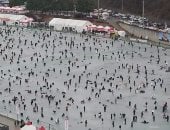 مهرجان صيد السمك على نهر متجمد فى كوريا الجنوبية يجذب آلاف الزوار.. صورة