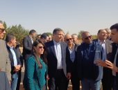 وزيرا التخطيط والزراعة ومحافظ أسوان يتفقدان مصرف وادى الصعايدة