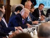 الصحف العالمية اليوم: شركات النفط الأمريكية تخشى الاستثمار فى فنزويلا دون تغيير القوانين.. فيديو جديد لمقتل مواطنة أمريكية يضعف رواية إدارة الهجرة.. وجدل فى بريطانيا بعد الحديث عن منع ختان الذكور