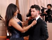 بريانكا تشوبرا ونيك جوناس على السجادة الحمراء للجولدن جلوب الـ83.. صور