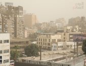 رياح قوية مثيرة للرمال والأتربة تغطى سماء القاهرة والجيزة