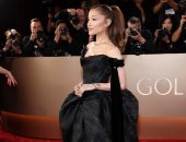 أريانا جراندي وميا غوت وأزيون يطللن بالأسود في الجولدن جلوب الـ83.. صور