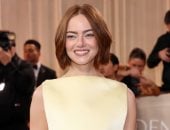 إيما ستون و تشيس إنفينيتي ترتديان من LV في الجولدن جلوب الـ83.. صور