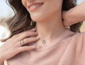 4 أبراج نساؤها تعشق قطع الإكسسوارات الناعمة.. مثل برج الحوت