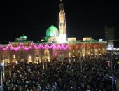 «كريمة يا ست».. ختام مولد السيدة زينب وسط حضور كثيف وأجواء روحانية.. وفود من الصعيد وانتشار بائعى الحلوى وألعاب الأطفال.. ووزارة الأوقاف تقيم أمسيات دينية بحضور كبار العلماء.. وتؤكد: مقامها مرجع روحى.. صور