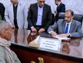 محافظ سوهاج يستمع إلى مطالب وشكاوى المواطنين فى اللقاء الجماهيرى