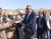 ضمن احتفالات العيد القومى.. محافظ أسوان يفتتح ممشى أبو هور السياحى.. إسماعيل كمال: إبراز للهوية الثقافية على النيل أمام البواخر السياحية.. فتح أسواق عمل للشباب والسكان.. وأهالى النوبة: حلم وتحقق.. فيديو